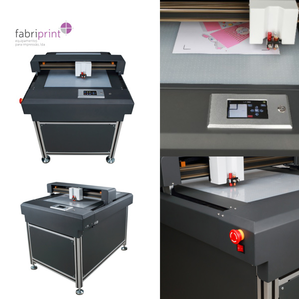 Plotter de corte de mesa a vácuo da Fabriprint em diferentes ângulos, com destaque para o painel de controlo digital e o sistema de fixação por vácuo em ação.